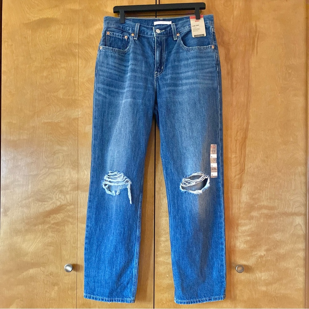 Levi’s NWT “Low Pro” Mid Rise Relaxed Straight Leg Jeans, Medium Wash Distressed